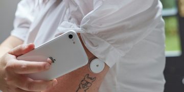 Monitor Contínuo de Glicose Sem Ter Diabetes: O Que Diz a Evidência