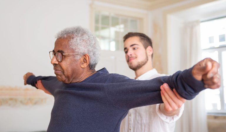 Prevenção de Quedas em Idosos: O Guia Completo para Filhos e Cuidadores
