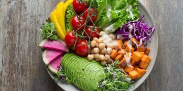 Menos Proteína para Viver Mais? O Que Diz (e Não Diz) a Controvérsia de 2026