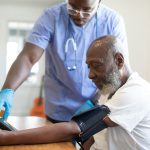 Tensão Arterial Abaixo de 130/80 e Demência: o Que Mostra o Ensaio CRHCP Aos 7 Anos