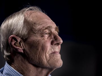 Perda Auditiva e Demência: os Aparelhos Auditivos Protegem Mesmo?